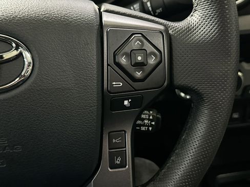 Used 2018 Toyota Tacoma SR image 20