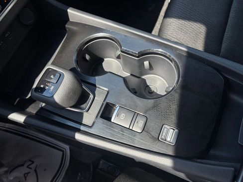 Used 2025 Nissan Rogue SV image 43