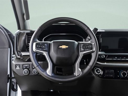 Used 2025 Chevrolet Silverado 2500 LT image 10