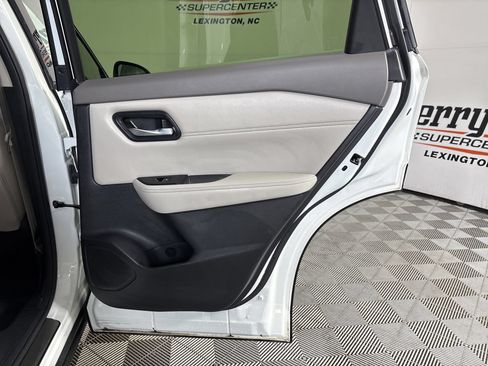 Used 2023 Nissan Rogue SL AWD/4WD image 27