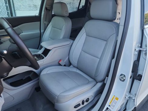 Used 2023 GMC Acadia SLT w/ Preferred Package FWD image 18