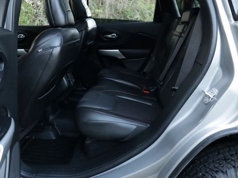 Used 2018 Jeep Cherokee Trailhawk w/ Comfort/Convenience Group image 31