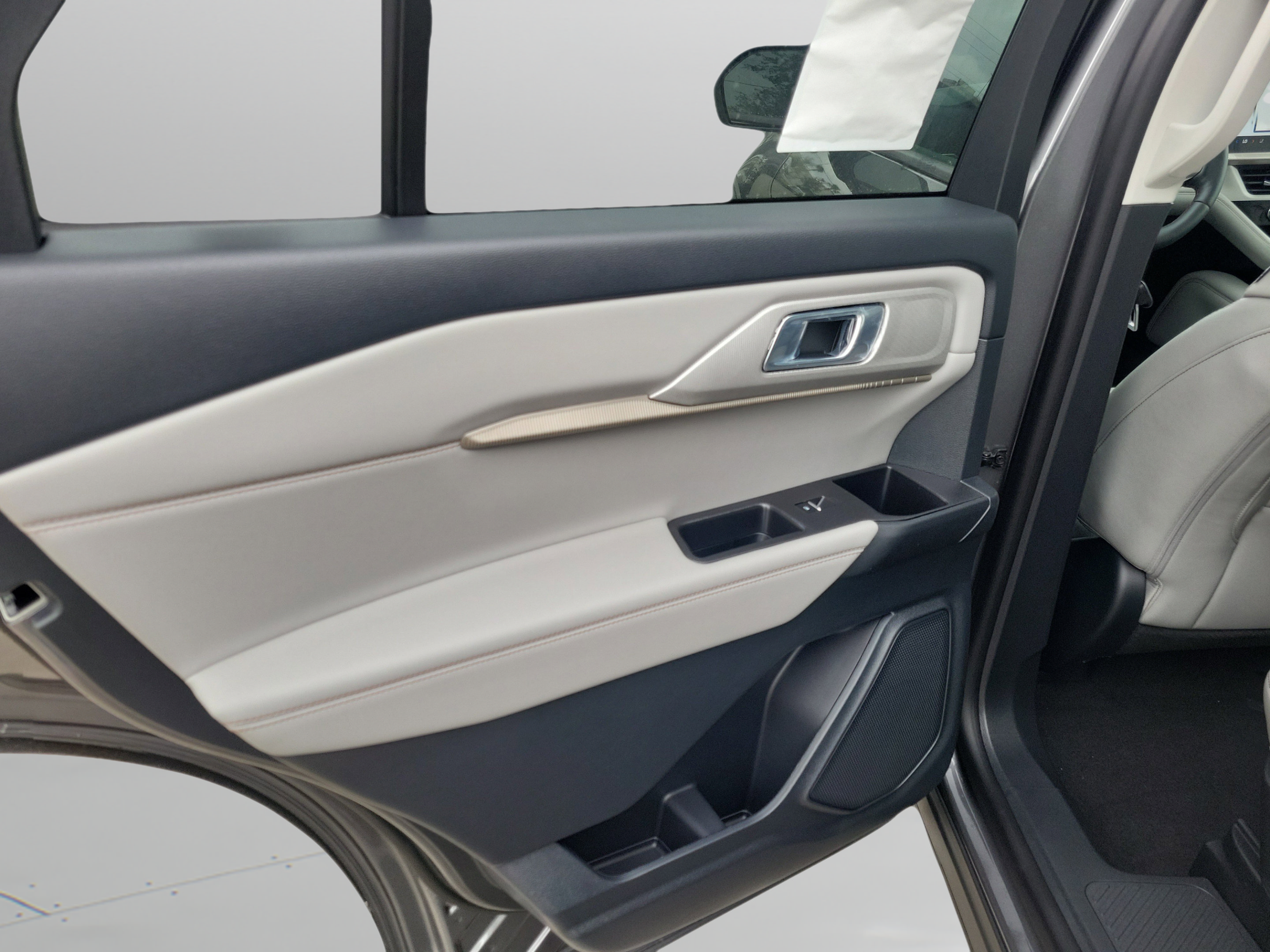 New 2026 Ford Explorer Active w/ Active Comfort Package RWD image 25
