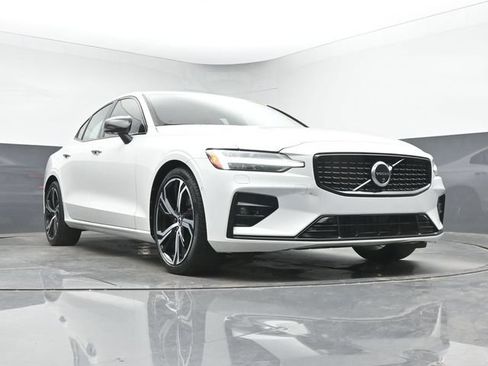 Used 2025 Volvo S60 B5 Plus FWD image 11