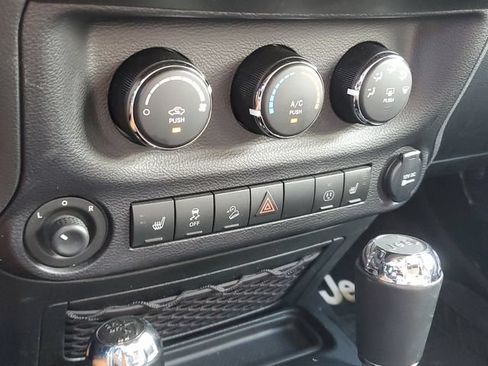 Used 2017 Jeep Wrangler Sahara w/ Connectivity Group AWD/4WD image 23