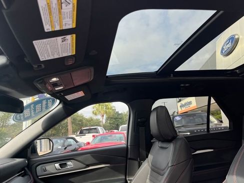 Used 2025 Ford Explorer ST-Line w/ Premium Package image 25