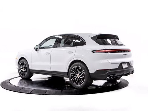 Certified 2026 Porsche Cayenne AWD/4WD image 3