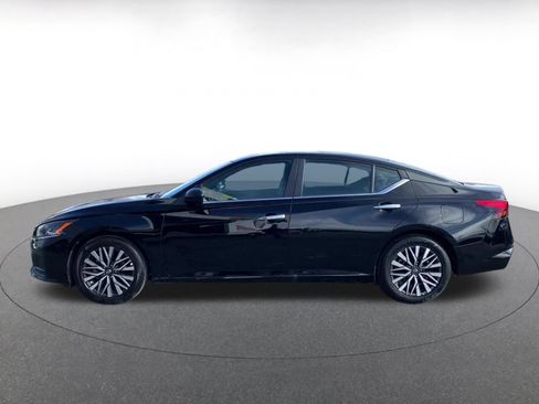 Used 2025 Nissan Altima 2.5 SV FWD image 7