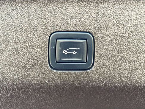 Used 2024 GMC Yukon SLT image 14