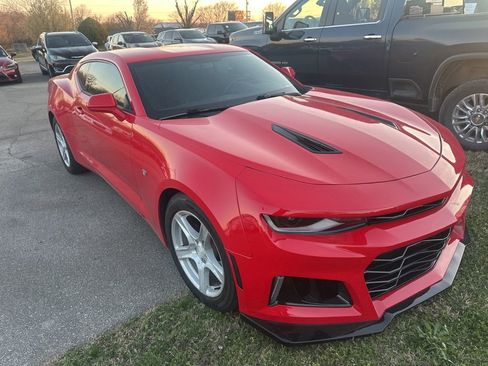 Used 2017 Chevrolet Camaro LT image 2