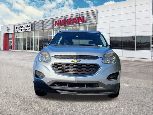 Used 2017 Chevrolet Equinox LS image 2