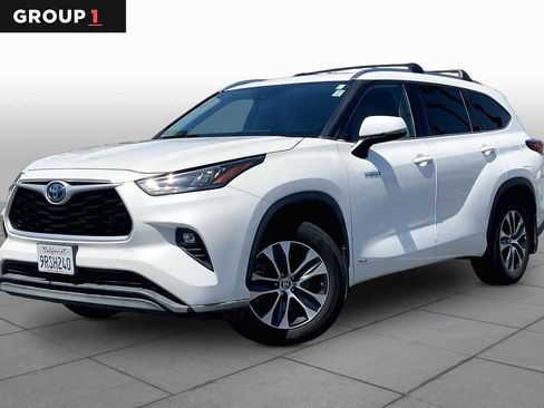 Used 2020 Toyota Highlander XLE AWD/4WD image 1