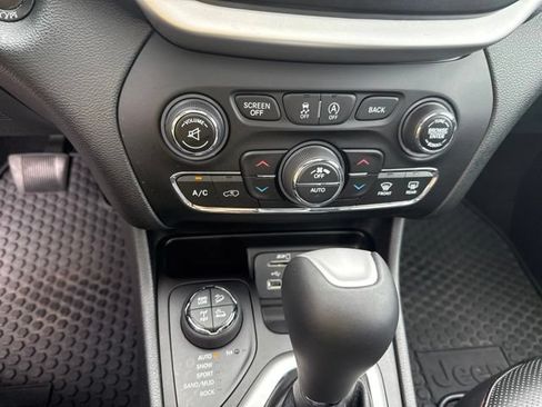 Used 2018 Jeep Cherokee Trailhawk w/ Quick Order Package 27L AWD/4WD image 25
