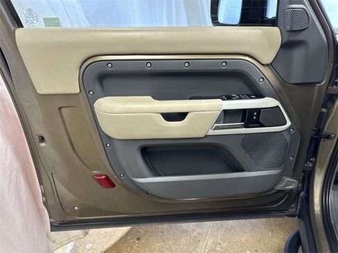 Used 2022 Land Rover Defender 90 X-Dynamic HSE image 24