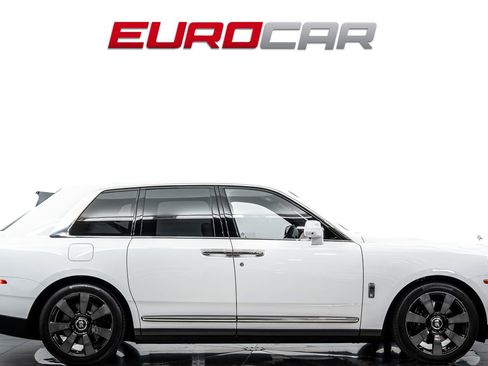Used 2022 Rolls-Royce Cullinan w/ Cullinan Package image 7