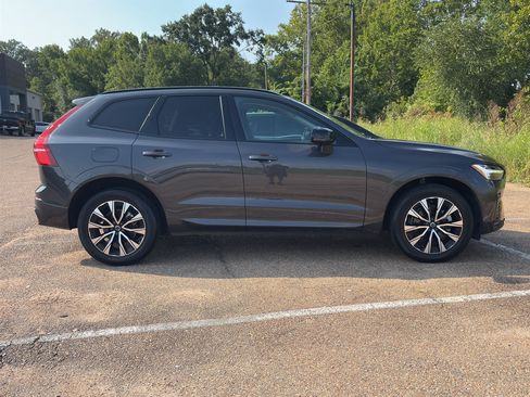 Used 2024 Volvo XC60 B5 Plus AWD/4WD image 3