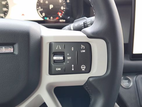 New 2025 Land Rover Defender 110 X-Dynamic SE image 27