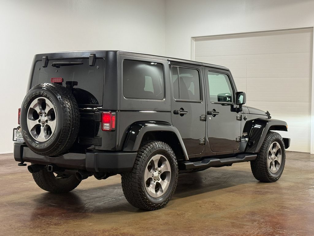 Used 2018 Jeep Wrangler Unlimited Sahara AWD/4WD image 4
