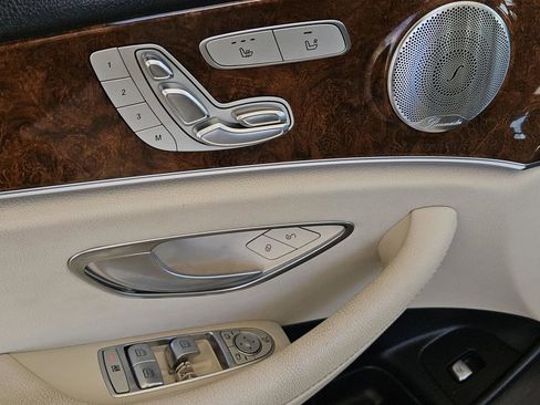 Used 2019 Mercedes-Benz E 300 4MATIC image 27