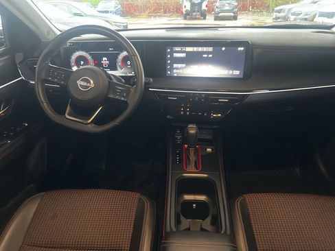 Certified 2025 Nissan Kicks SR image 16
