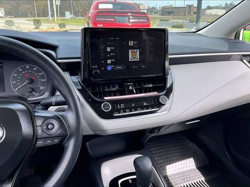 Used 2025 Toyota Corolla LE image 9