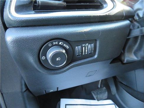 Used 2020 Chrysler Pacifica Touring w/ S Appearance Package image 11