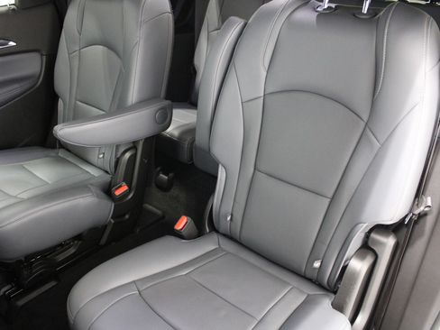 Used 2024 Buick Enclave Premium AWD/4WD image 18