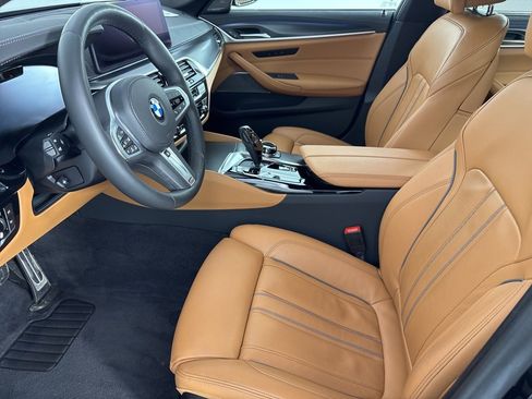 Used 2022 BMW M550i xDrive w/ Executive Package image 11