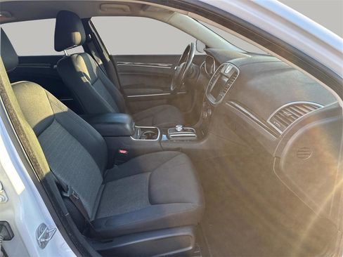 Used 2019 Chrysler 300 Touring w/ Sport Appearance Package image 12