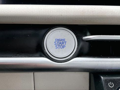 Certified 2025 Hyundai Tucson SE image 30