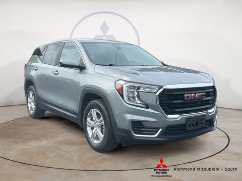 Used 2023 GMC Terrain SLE w/ LPO, Floor Liner Package FWD image 1