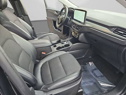 Used 2025 Ford Escape SE FWD image 33