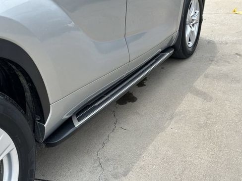 Used 2020 Toyota Highlander LE AWD/4WD image 10