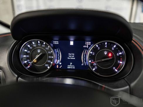 Used 2021 Maserati Levante S GranLusso image 25