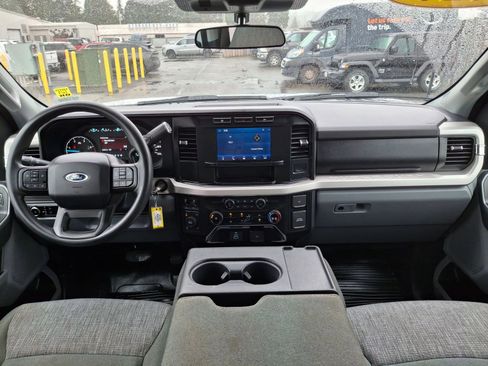 Used 2024 Ford F350 XLT image 9