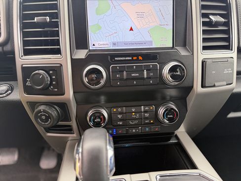 Used 2019 Ford F150 Lariat w/ Equipment Group 502A Luxury AWD/4WD image 15