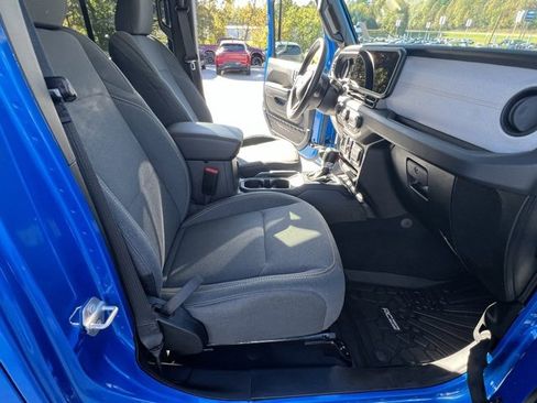 Used 2025 Jeep Gladiator Sport image 29