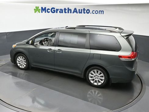 Used 2013 Toyota Sienna XLE image 27