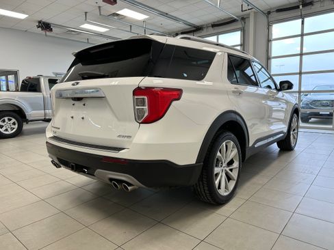 Used 2022 Ford Explorer Platinum w/ Equipment Group 601A image 5