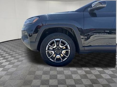 Used 2024 Jeep Compass Trailhawk AWD/4WD image 37