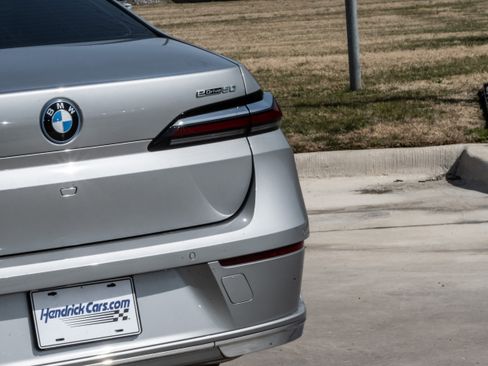 Certified 2024 BMW i7 eDrive50 image 8