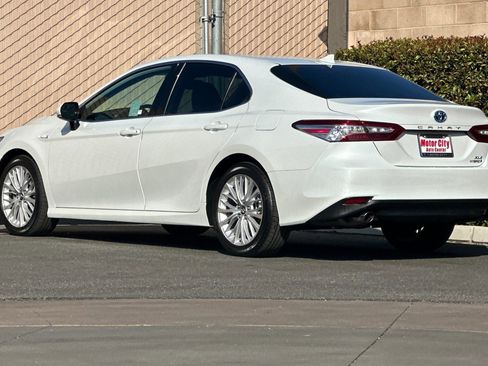 Used 2020 Toyota Camry XLE image 6