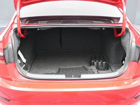 Used 2019 Volkswagen Jetta SE w/ Cold Weather Package image 16