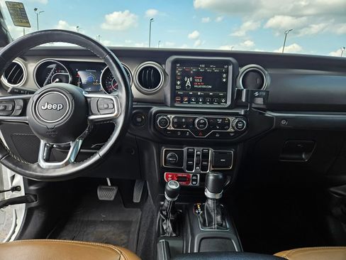 Used 2022 Jeep Gladiator Rubicon w/ Dual Top Group AWD/4WD image 16