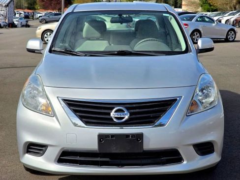 Used 2012 Nissan Versa SV image 2
