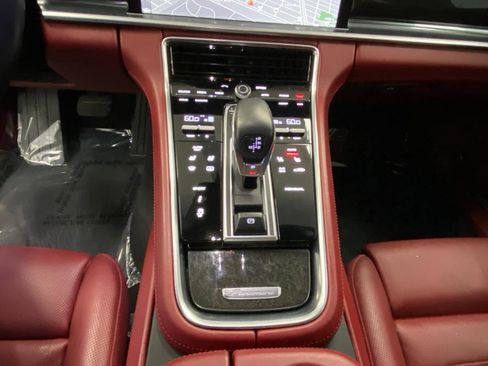 Used 2017 Porsche Panamera 4 image 31