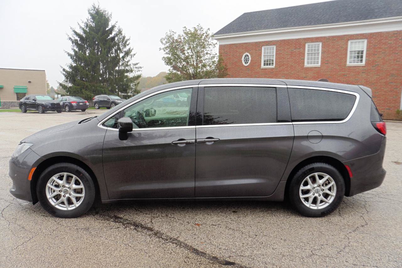 Used 2022 Chrysler Voyager LX FWD image 19