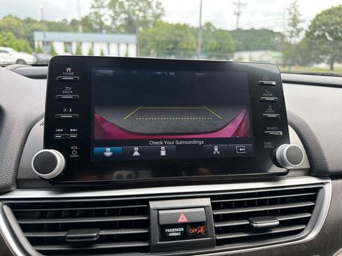 Used 2021 Honda Accord Touring image 11