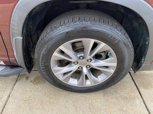 Used 2014 Toyota Highlander XLE image 30