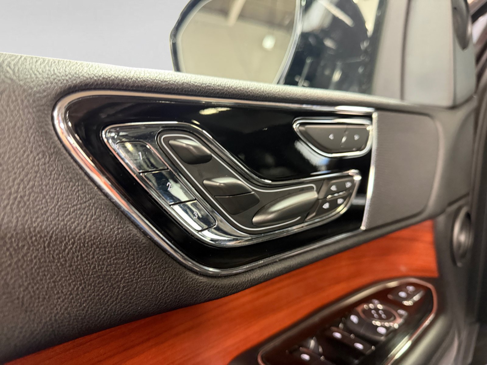 Used 2020 Lincoln Navigator Reserve AWD/4WD image 36
